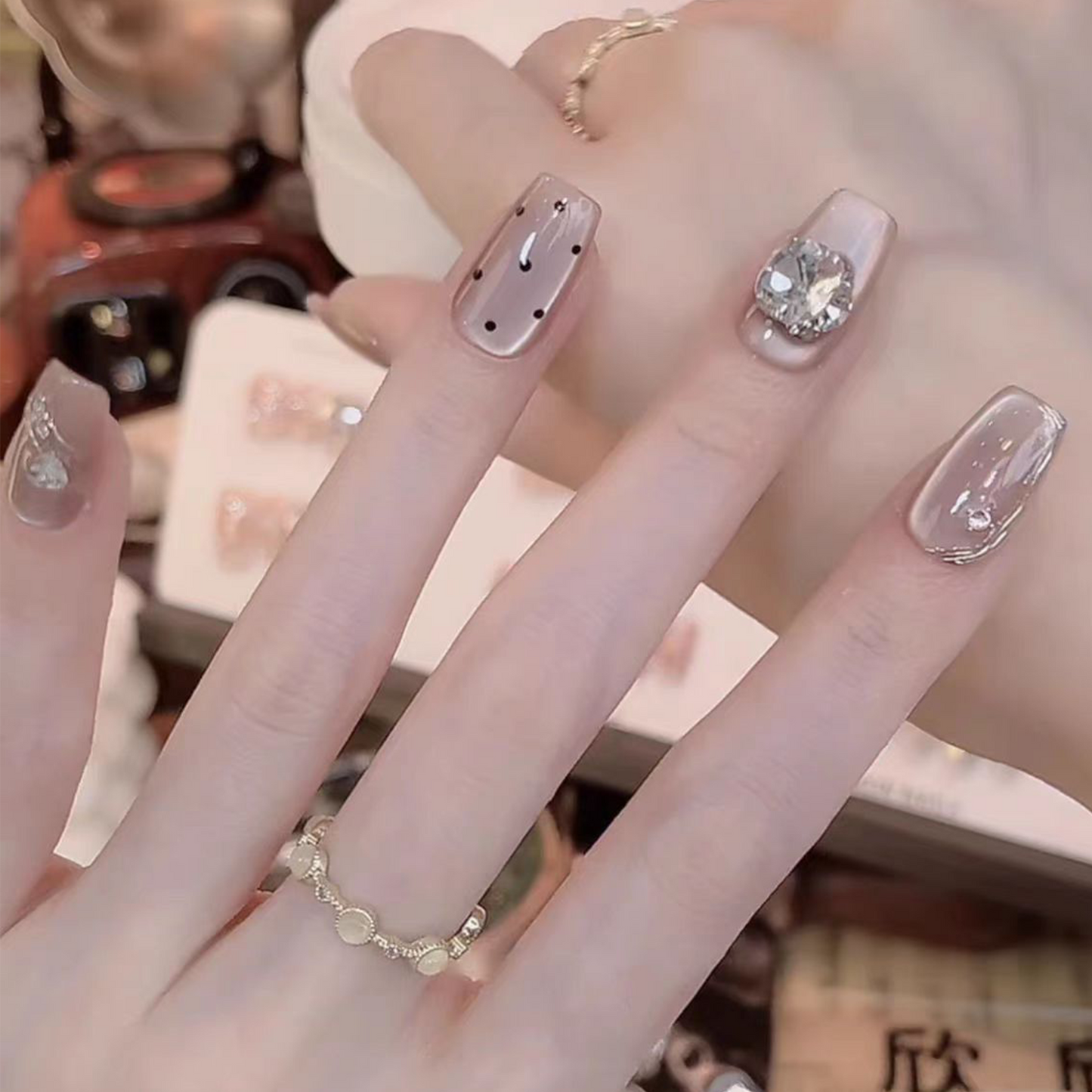Hepburn Dinner｜French Polka Dot Cat Eye Nail｜Press On Nails